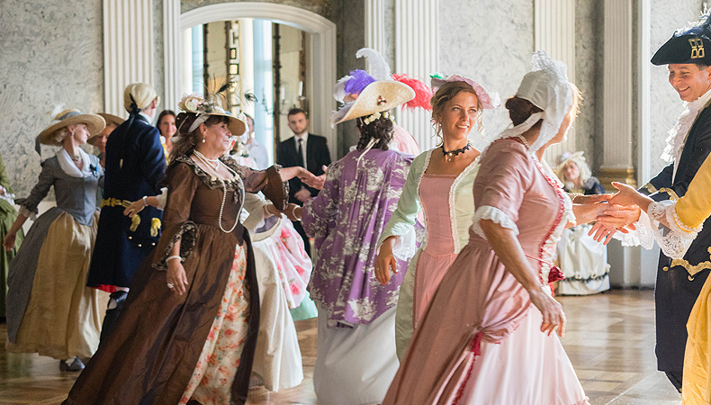 Bild: Historische Tanzgruppe im Neuen Schloss Bayreuth