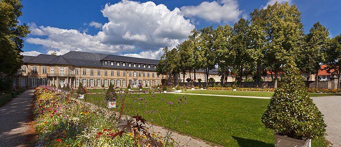 Bild: Gartenfassade des Neuen Schlosses mit Parterre