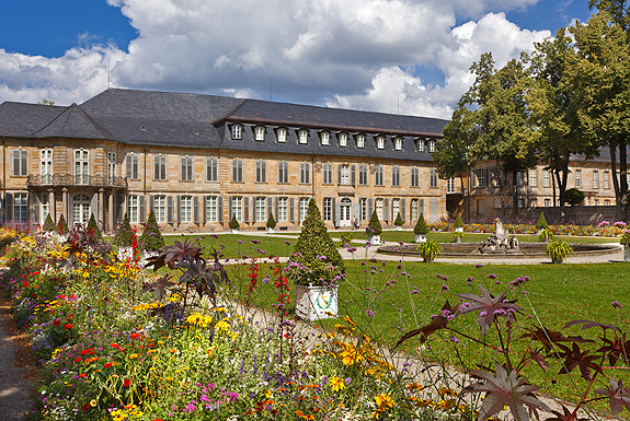 Bild: Gartenfassade des Neuen Schlosses mit Parterre