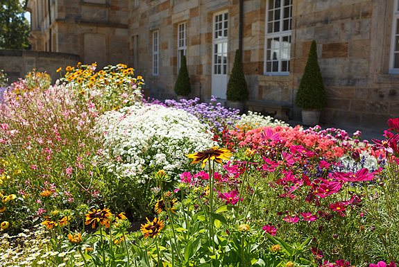 Bild: Blumenbeete im Hoheitengärtlein