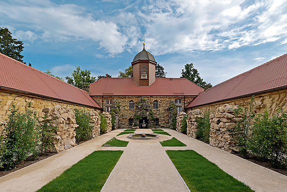 Bild: Altes Schloss Eremitage, Innenhof