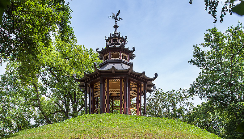 Bild: Hofgarten Eremitage, Chinesischer Pavillon auf dem Schneckenberg