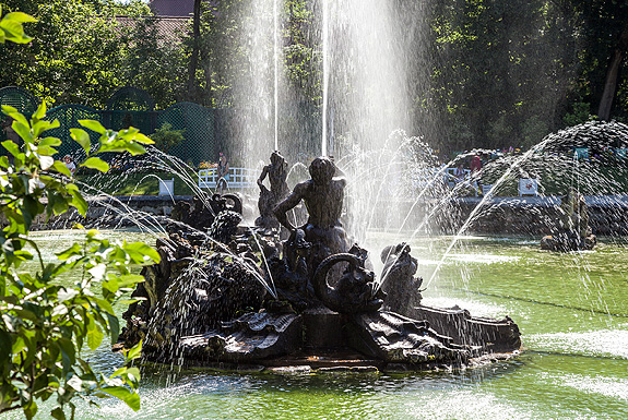 Bild: Wasserspiele im Großen Bassin