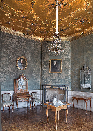 Bild: Salon mit der Golddecke