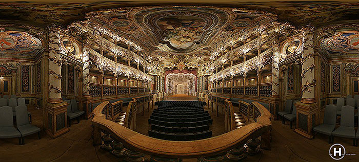 External link to the panoramic shot on the Margravial Opera House