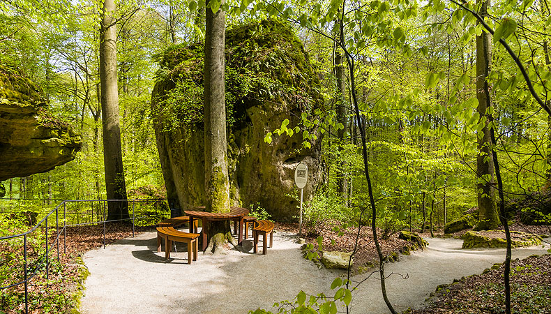 Picture: Paths and benches at Sanspareil Rock Garden