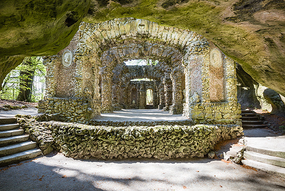 Bild: Felsengarten, Ruinentheater