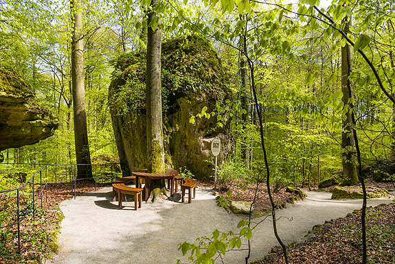 Bild: Sitzplatz im Felsengarten