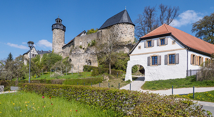 Bild: Burg Zwernitz mit Besucherzentrum (rechts)