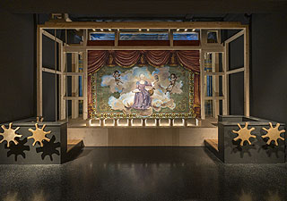Bild: Rekonstruierte Bühne im Museum